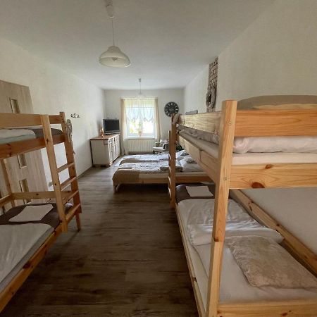 Hôtel Dom Pod Zajacem à Oświęcim Extérieur photo